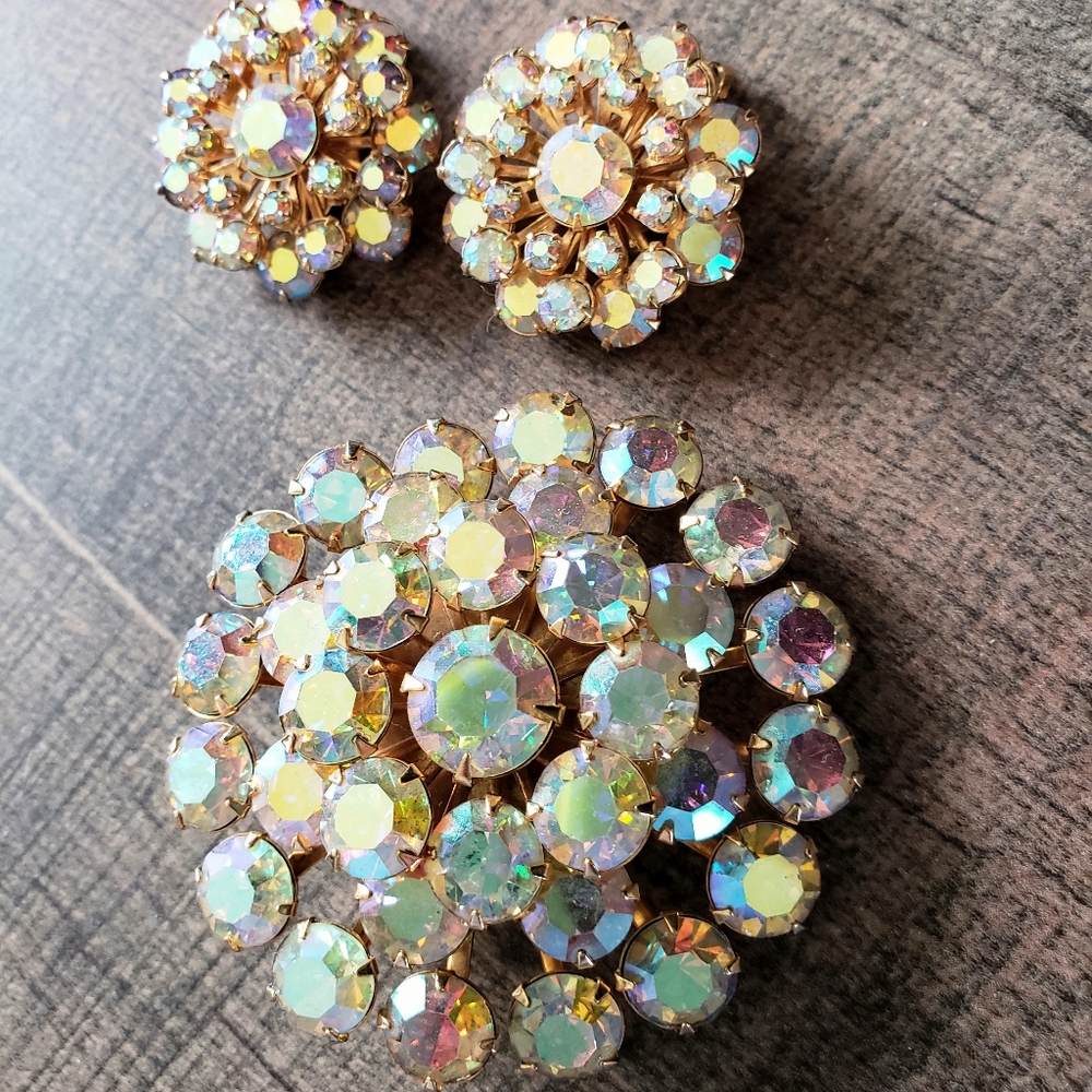 Vintage Aurora Borealis Brooch and Earrings Set - Picture 4 of 4